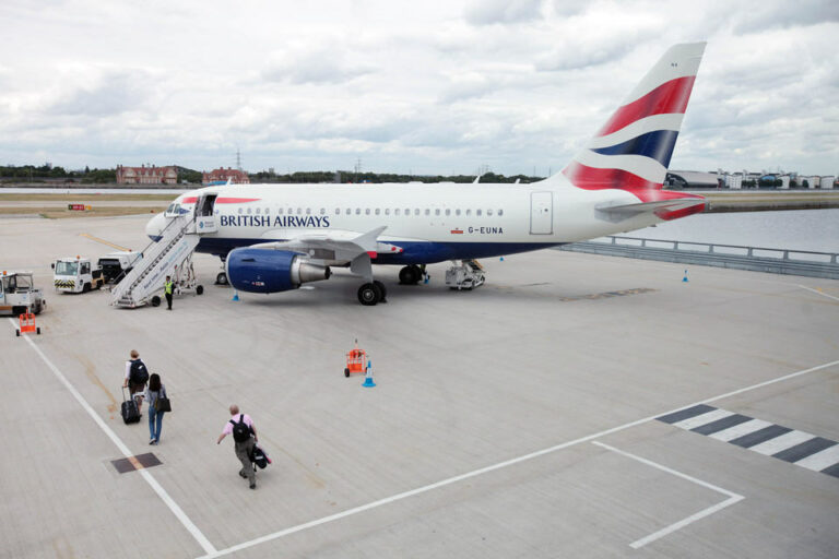 British Airways Releases London City Approach Cockpit Video