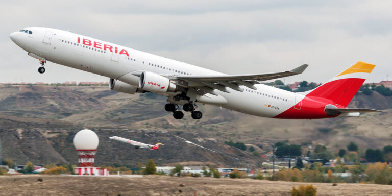 Finnair wet leases an Airbus A330 from Iberia for its Miami route