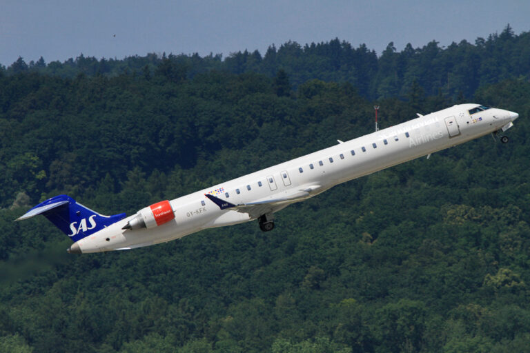Bombardier and CityJet Finalize Purchase Agreement for up to 10 CRJ900 Aircraft