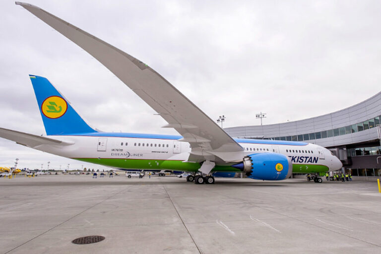 Boeing delivers first 787 Dreamliner to Uzbekistan Airways