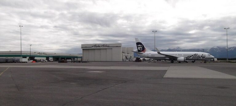 Alaska Airlines moves forward with new $40 million maintenance facility