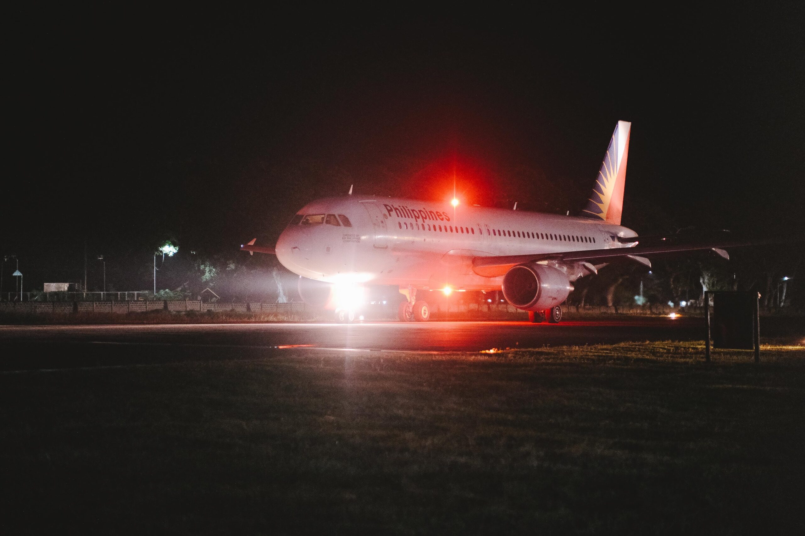 airplane-aircraft-lights-night