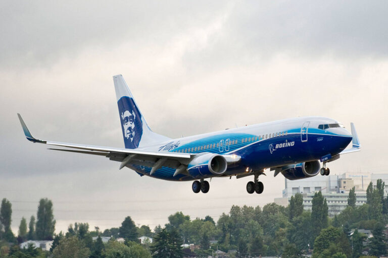 Alaska Airlines and aircraft technicians reach tentative agreement on proposed five-year contract