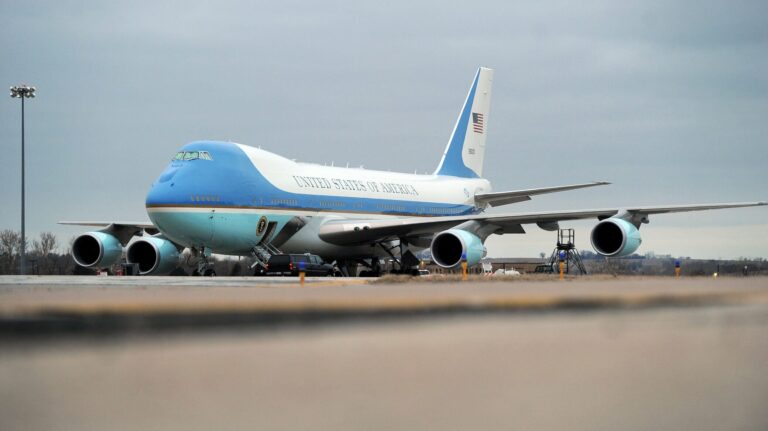 Boeing invited to bid for Air Force One replacement