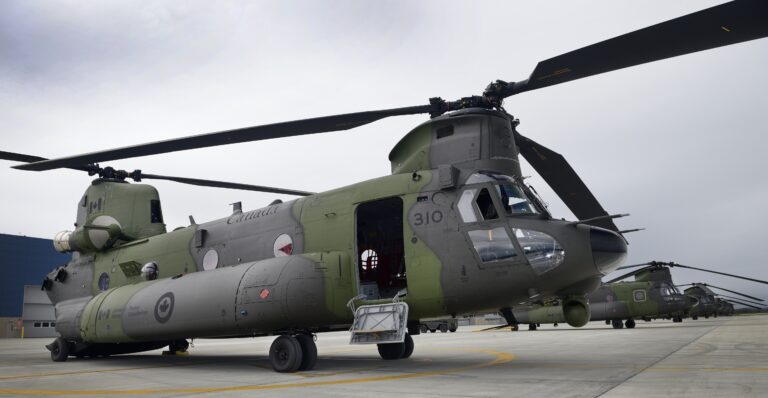 Boeing Secures Services Contract for Royal Canadian Air Force’s Chinooks