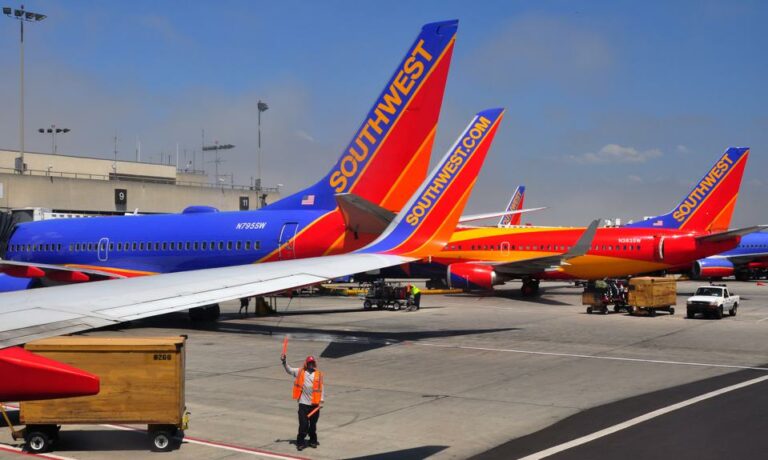 Pilots Union Says Bonuses for Airline Bosses are an Insult to Staff Losing Lobs and Taking Pay Cuts