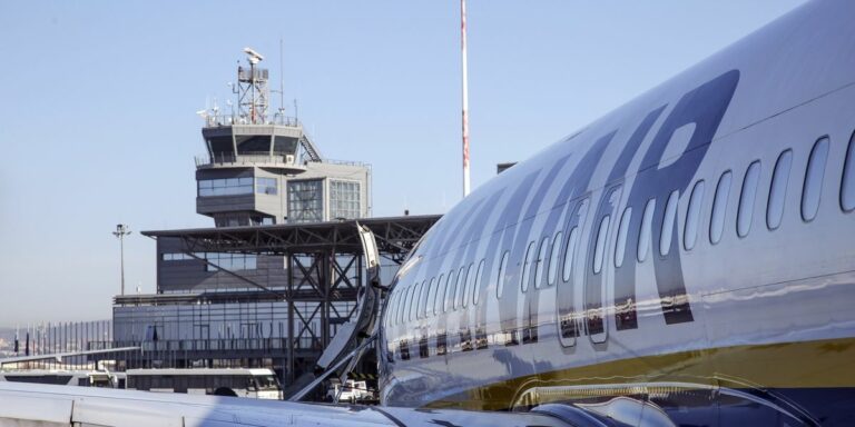 Ryanair Slows 2020 Growth and Closes Two Bases