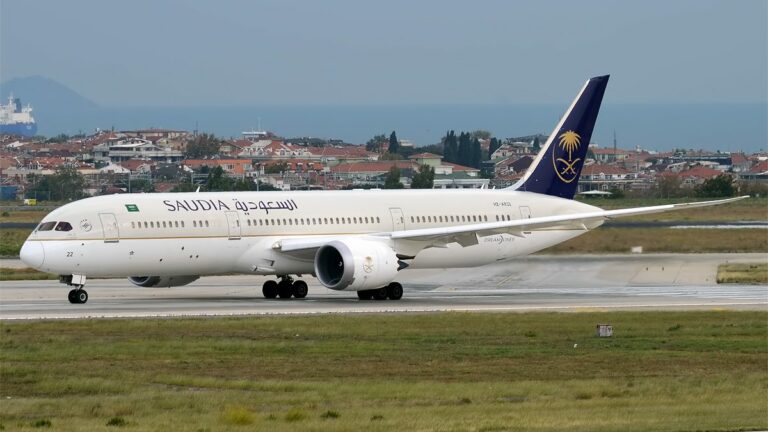 Saudi Arabian Airlines Takes Delivery of its First Boeing 787-10