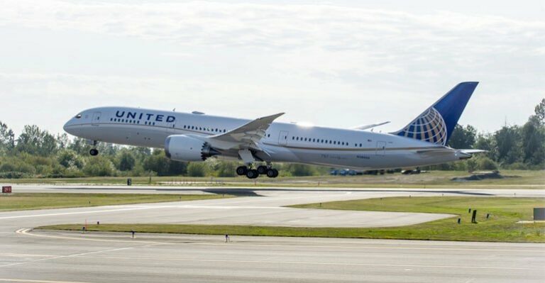 United Airlines to Reduce Own Emissions by 50 Percent by 2050
