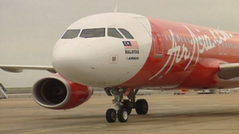 Update: AirAsia jet with 162 on board goes missing on way to Singapore