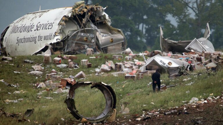 Update: UPS cargo plane crashes